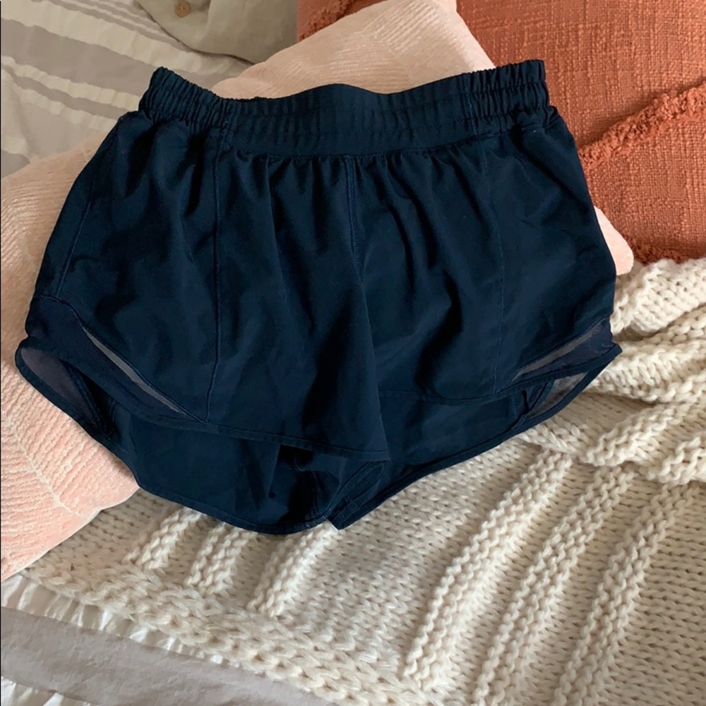 Lululemon shorts size 6 EUC!!
